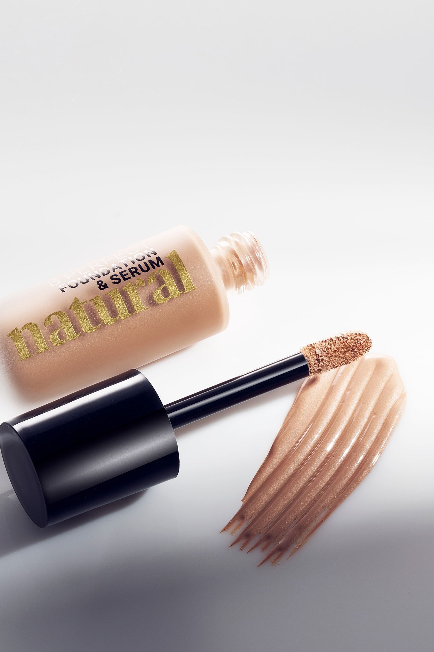 Podkład B Perfect natural z aplikatorem i smugami podkładu