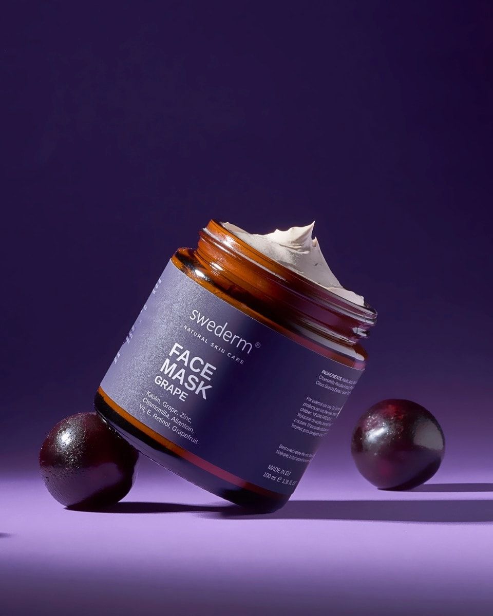 Słoik maski do twarzy Grape z winogronami na fioletowym tle